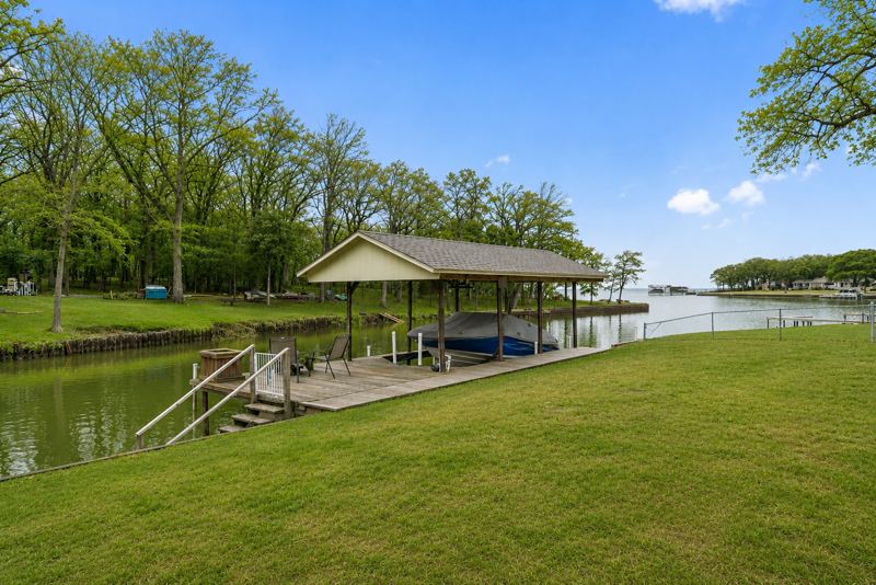 Covered boat dock