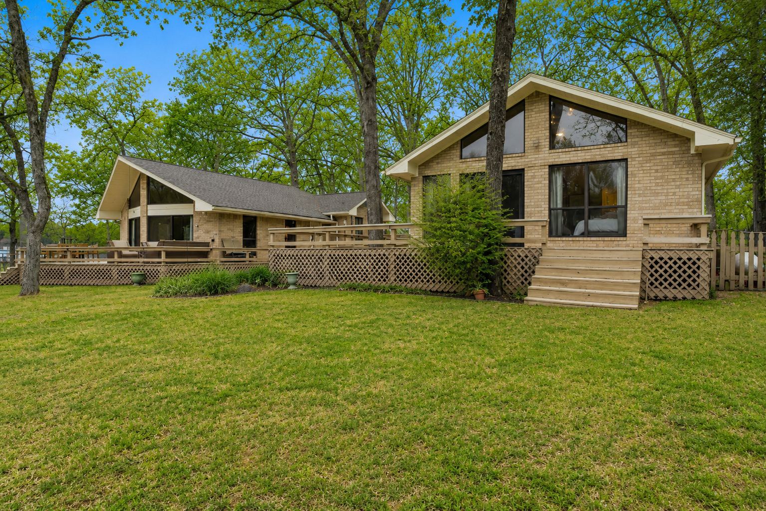 The flat double lot and lakeside lawn at Duck Cove